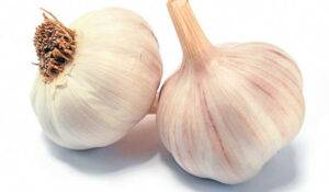 Fresh Garlic NZ bulbs, ripe for enhancing your culinary creations.