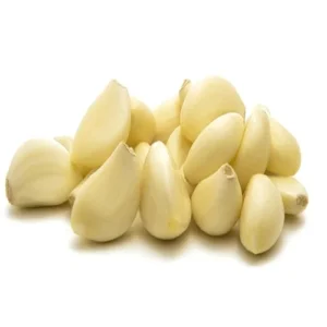 Freshly peeled Chinese garlic cloves